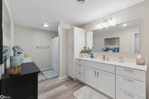 401 Oak Hill Court Clear Lake IA 50428