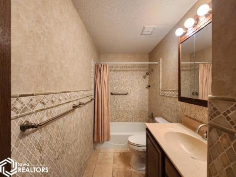 1 Asbury Court Mason City IA 50401