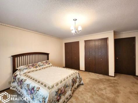 1 Asbury Court Mason City IA 50401