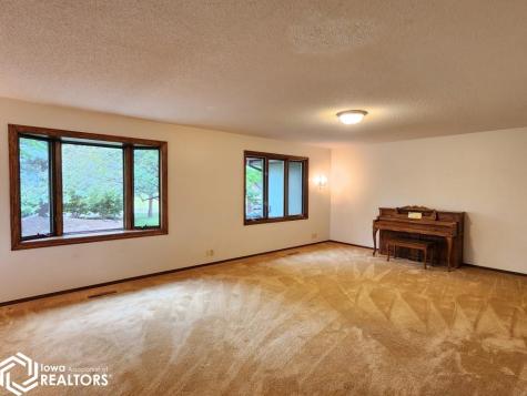 1 Asbury Court Mason City IA 50401