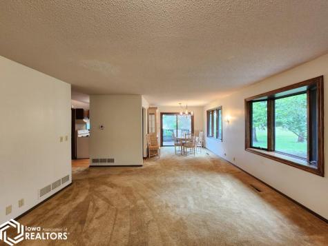 1 Asbury Court Mason City IA 50401