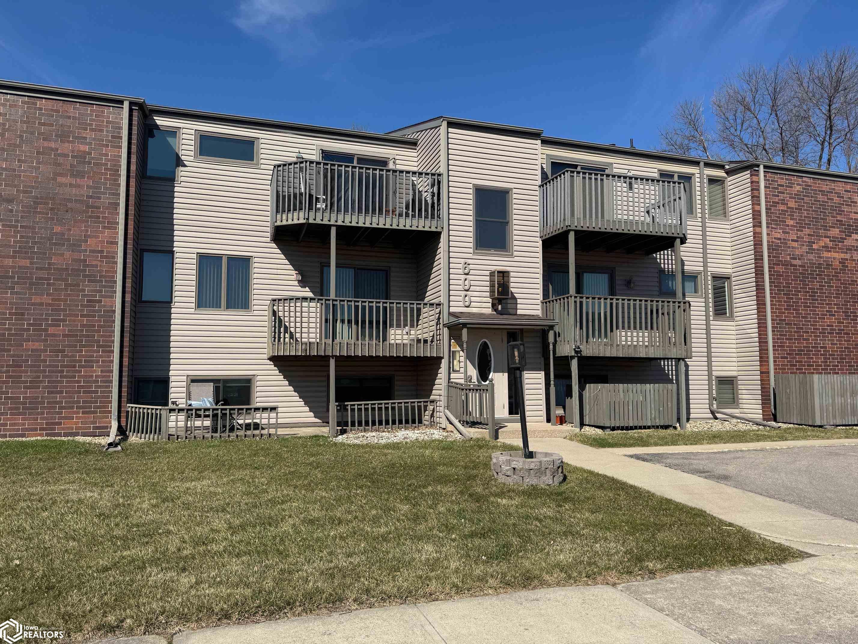 600 #A2 Briarstone Drive Mason City IA 50401