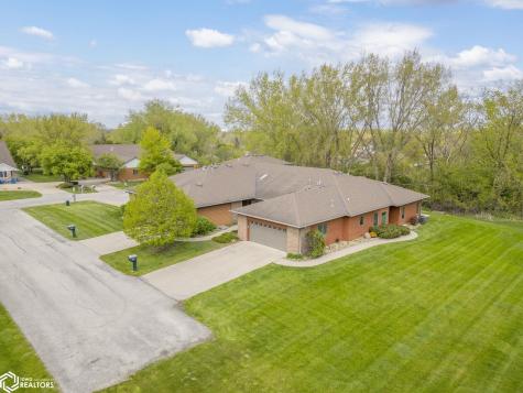 2005 Hunters Ridge Drive Mason City IA 50401