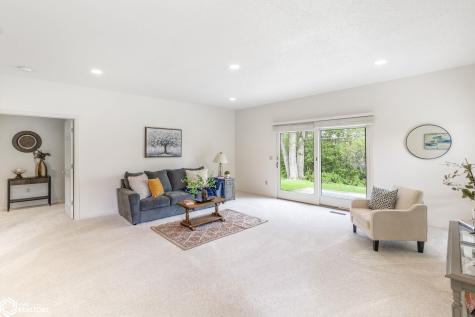 2005 Hunters Ridge Drive Mason City IA 50401