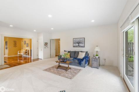 2005 Hunters Ridge Drive Mason City IA 50401
