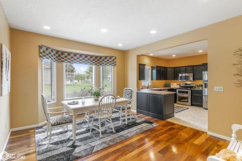 2005 Hunters Ridge Drive Mason City IA 50401