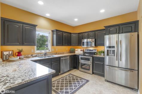 2005 Hunters Ridge Drive Mason City IA 50401