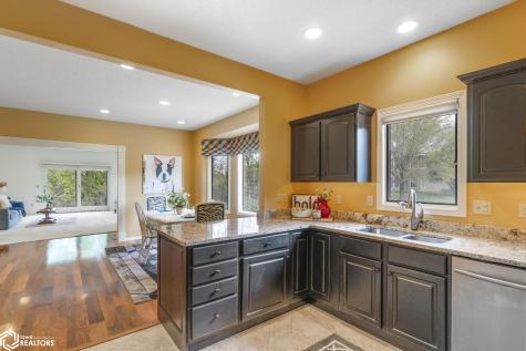 2005 Hunters Ridge Drive Mason City IA 50401