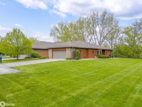 2005 Hunters Ridge Drive Mason City IA 50401