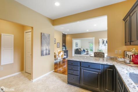 2005 Hunters Ridge Drive Mason City IA 50401