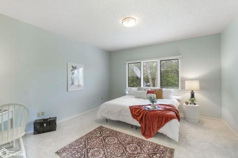 2005 Hunters Ridge Drive Mason City IA 50401