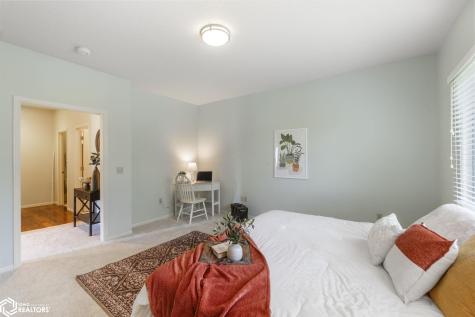 2005 Hunters Ridge Drive Mason City IA 50401