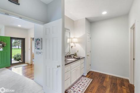 2005 Hunters Ridge Drive Mason City IA 50401
