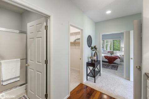 2005 Hunters Ridge Drive Mason City IA 50401