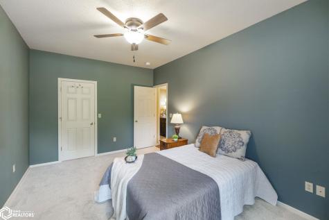2005 Hunters Ridge Drive Mason City IA 50401