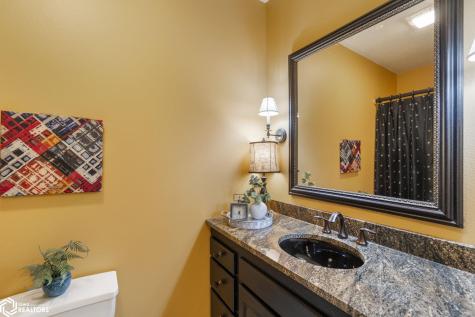 2005 Hunters Ridge Drive Mason City IA 50401