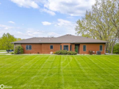 2005 Hunters Ridge Drive Mason City IA 50401