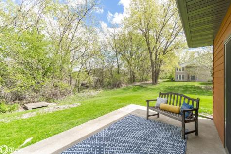 2005 Hunters Ridge Drive Mason City IA 50401