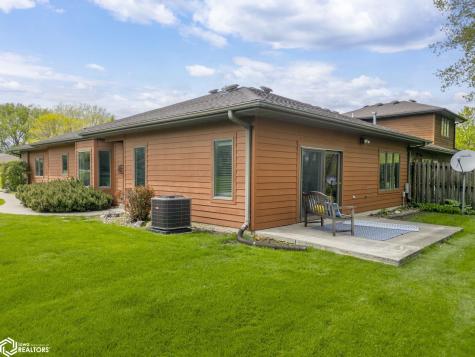 2005 Hunters Ridge Drive Mason City IA 50401