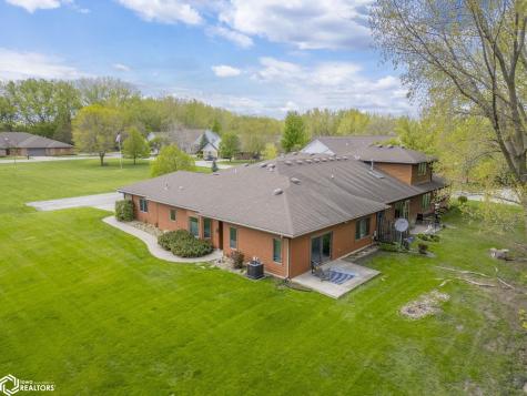 2005 Hunters Ridge Drive Mason City IA 50401