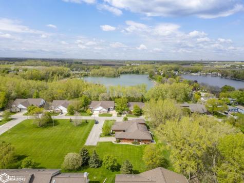 2005 Hunters Ridge Drive Mason City IA 50401