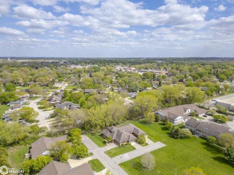 2005 Hunters Ridge Drive Mason City IA 50401