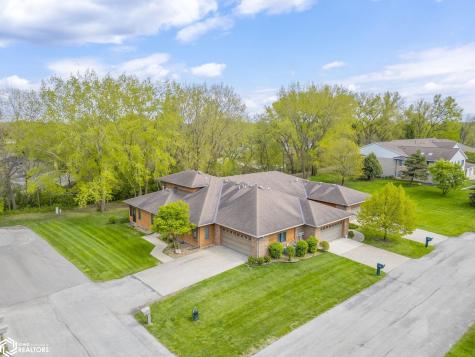 2005 Hunters Ridge Drive Mason City IA 50401