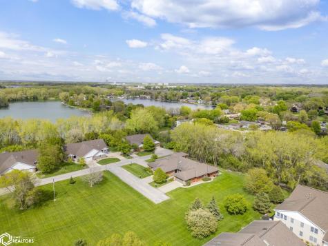 2005 Hunters Ridge Drive Mason City IA 50401