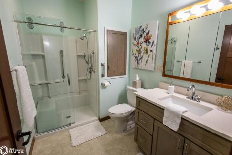 809 7th Ave N #102 Clear Lake IA 50428