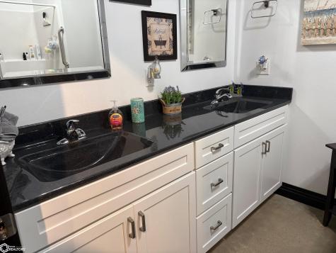 110 Rocksylvania Avenue Unit B01 Iowa Falls IA 50126