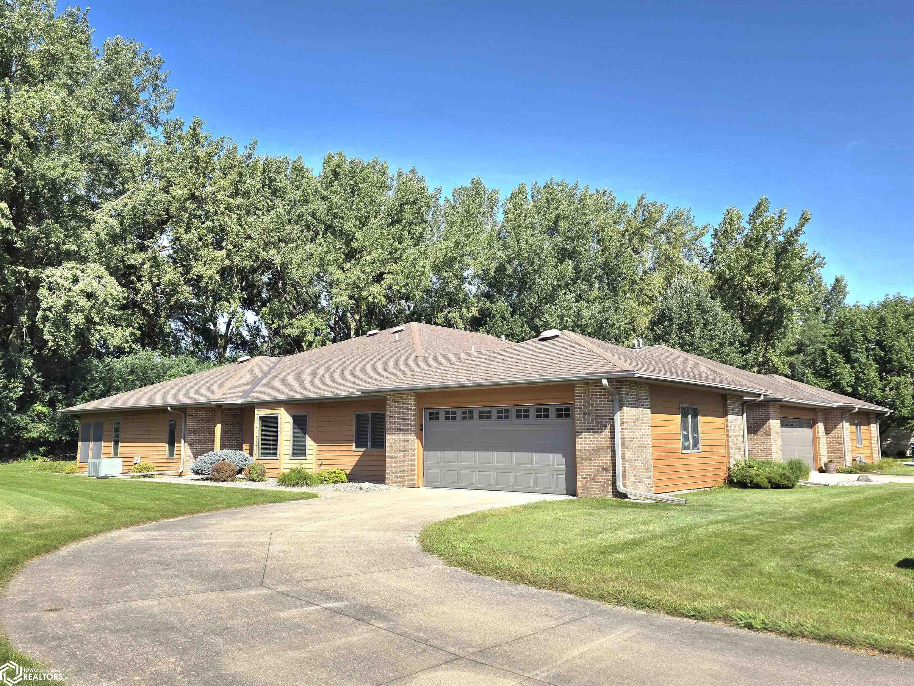 2042 Hunters Ridge Drive Mason City IA 50401