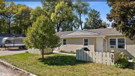 207 8th Avenue S Clear Lake IA 50428