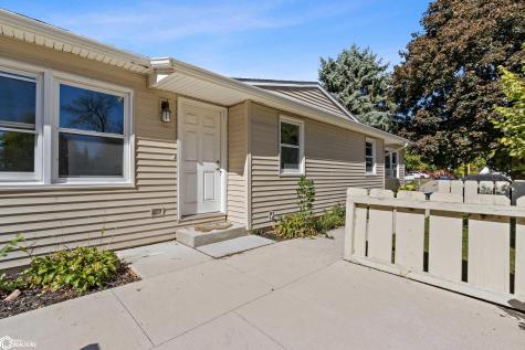 207 8th Avenue S Clear Lake IA 50428