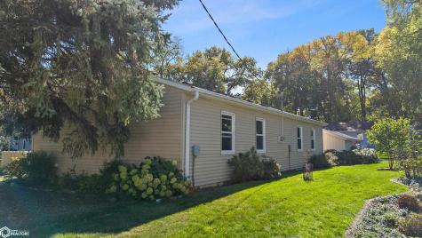 207 8th Avenue S Clear Lake IA 50428