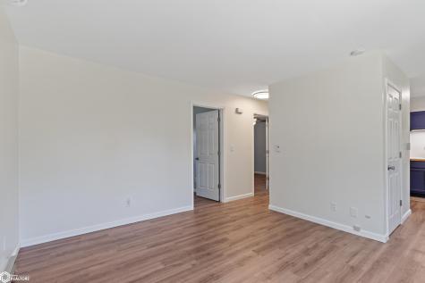 207 8th Avenue S Clear Lake IA 50428