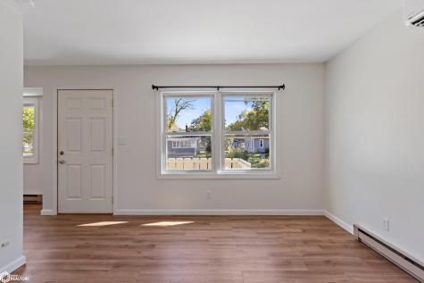 207 8th Avenue S Clear Lake IA 50428