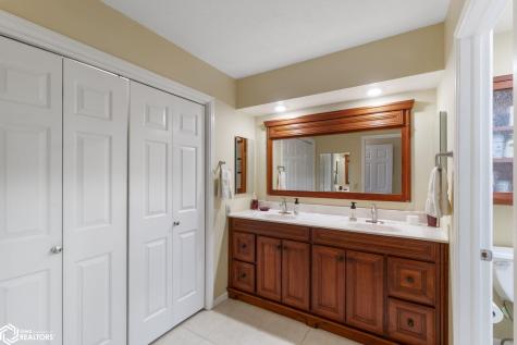 502 S Ohio Avenue Mason City IA 50401