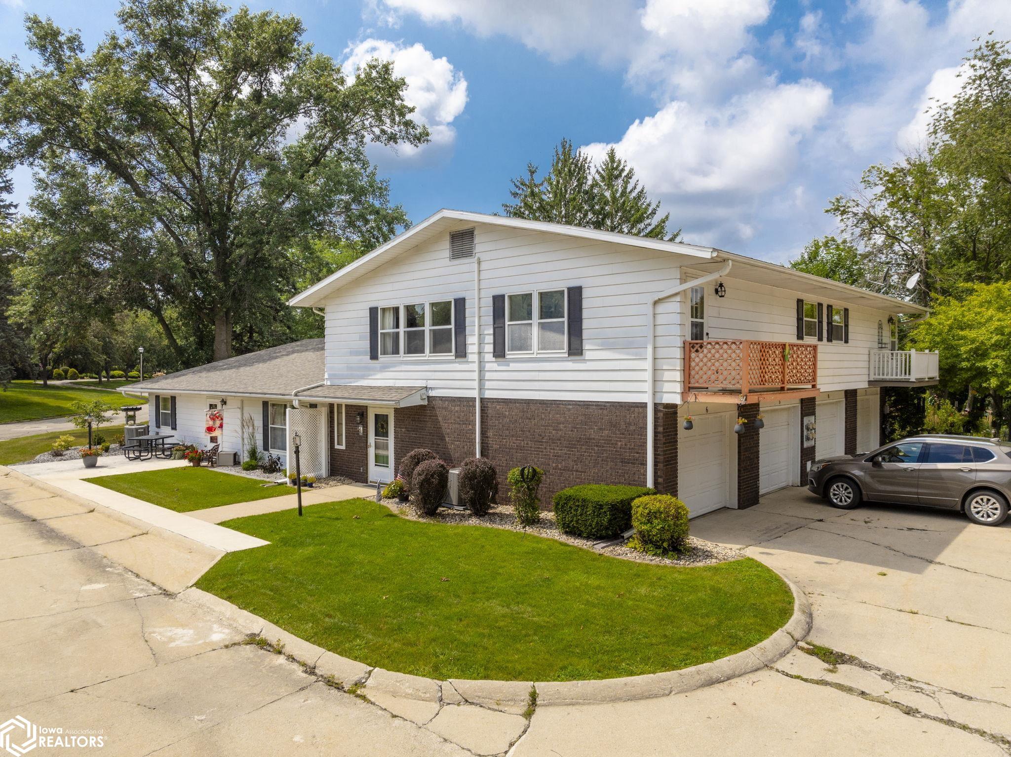 1008 Ellis Drive Apt #6 Charles City IA 50616