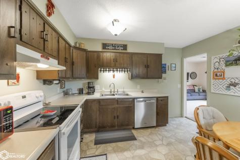 1008 Ellis Drive Apt #6 Charles City IA 50616