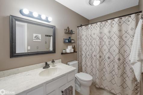 1008 Ellis Drive Apt #6 Charles City IA 50616