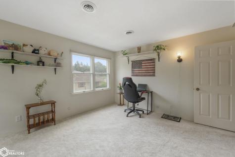 1008 Ellis Drive Apt #6 Charles City IA 50616