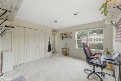 1008 Ellis Drive Apt #6 Charles City IA 50616