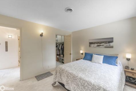 1008 Ellis Drive Apt #6 Charles City IA 50616