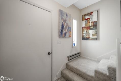 1008 Ellis Drive Apt #6 Charles City IA 50616