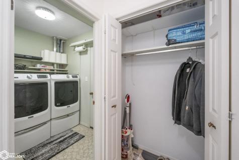 1008 Ellis Drive Apt #6 Charles City IA 50616