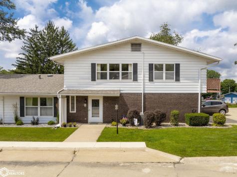 1008 Ellis Drive Apt #6 Charles City IA 50616