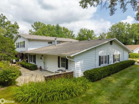 1008 Ellis Drive Apt #6 Charles City IA 50616