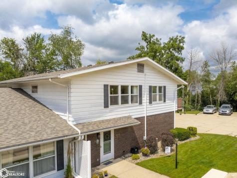 1008 Ellis Drive Apt #6 Charles City IA 50616