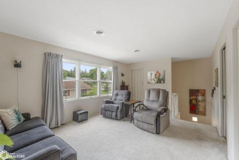 1008 Ellis Drive Apt #6 Charles City IA 50616