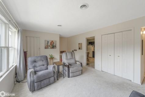 1008 Ellis Drive Apt #6 Charles City IA 50616
